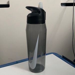 COPY - Nike Hypercharge Training Straw Bottle 28oz